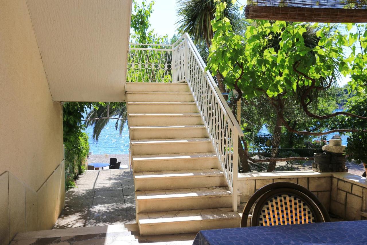 Apartments By The Sea Stanici, Omis - 1031 Tice Kültér fotó